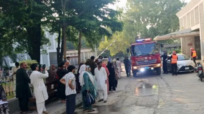 পাকিস্তানে হাসপাতালে অগ্নিকাণ্ডে ১৫ নবজাতকের মৃত্যু
